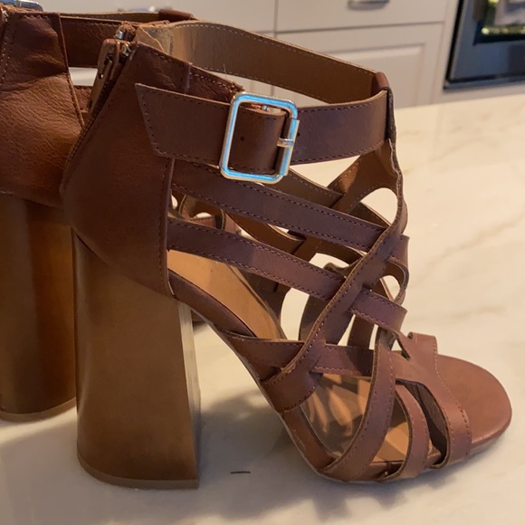 Size 9 gladiator style QUPID sandals size 9. Very good condition. - Picture 6 of 11